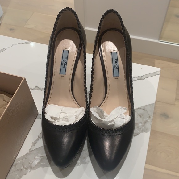 Prada black leather pumps - Picture 4 of 6